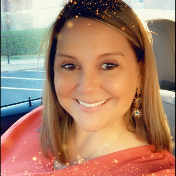 Meet your Posher, Angela - Picture 2 of 3